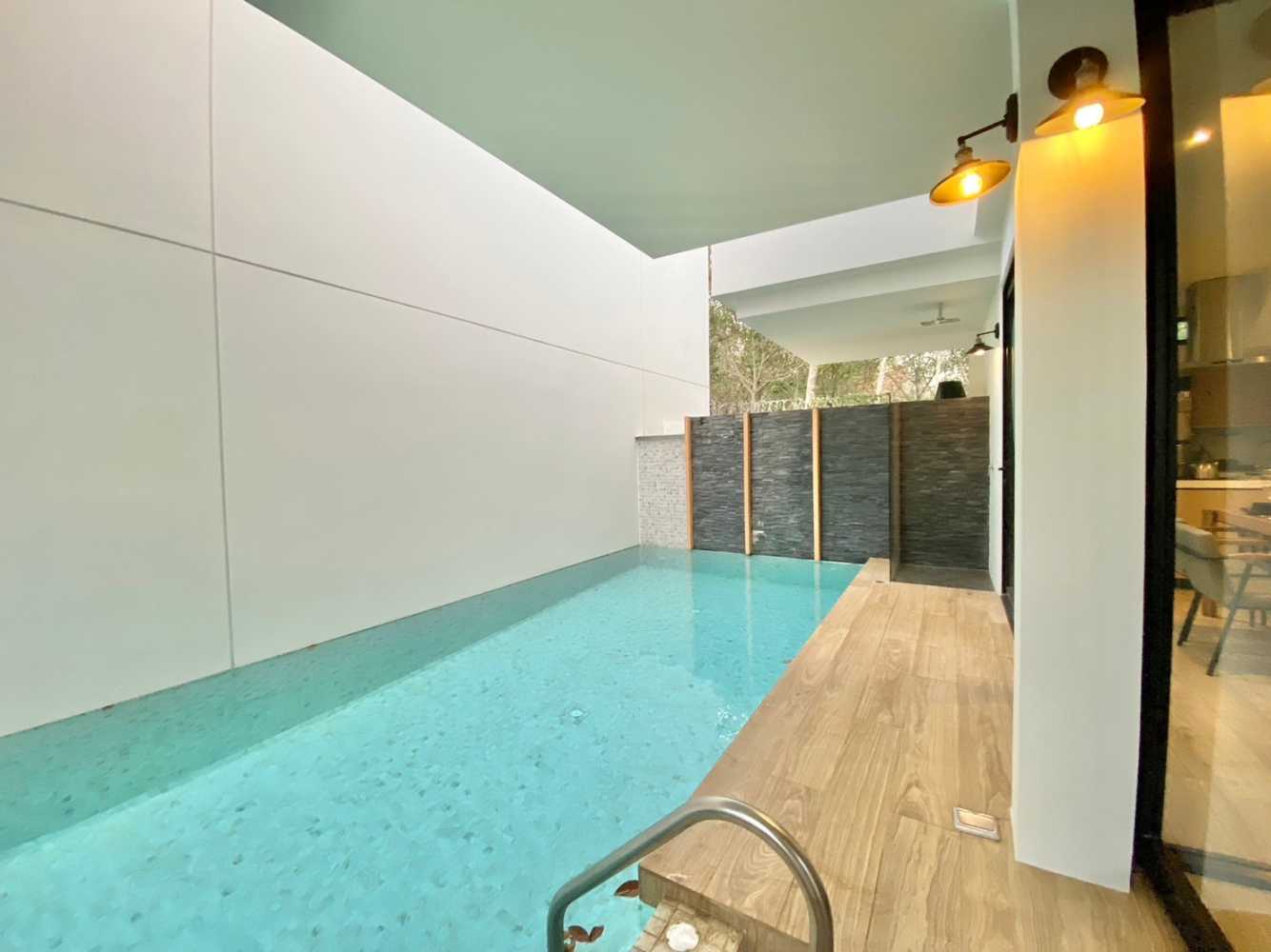 Property image - full photo 4