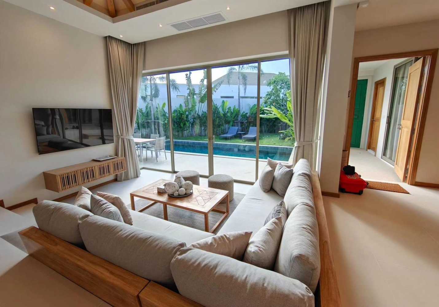 Property image - full photo 5