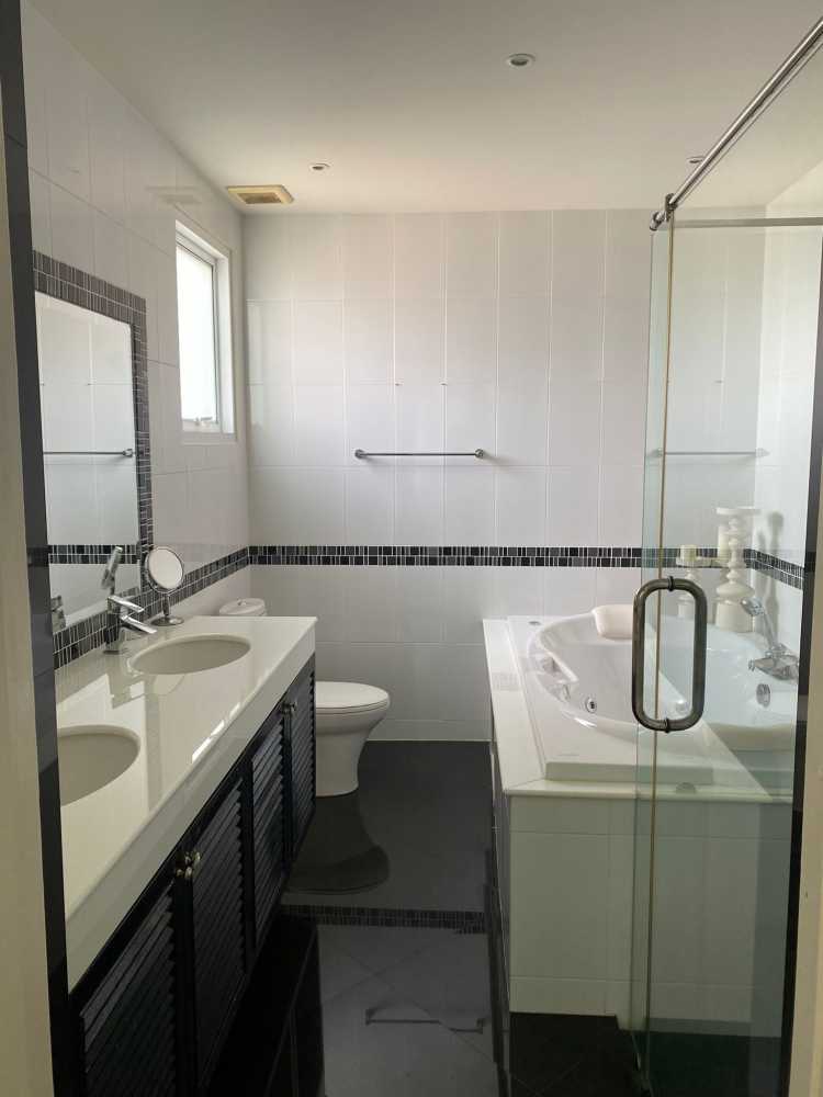 Property image - full photo 11