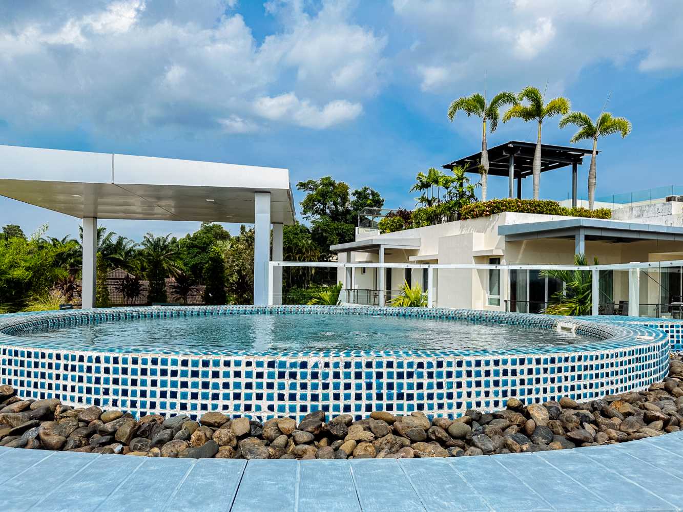 Property image - full photo 4