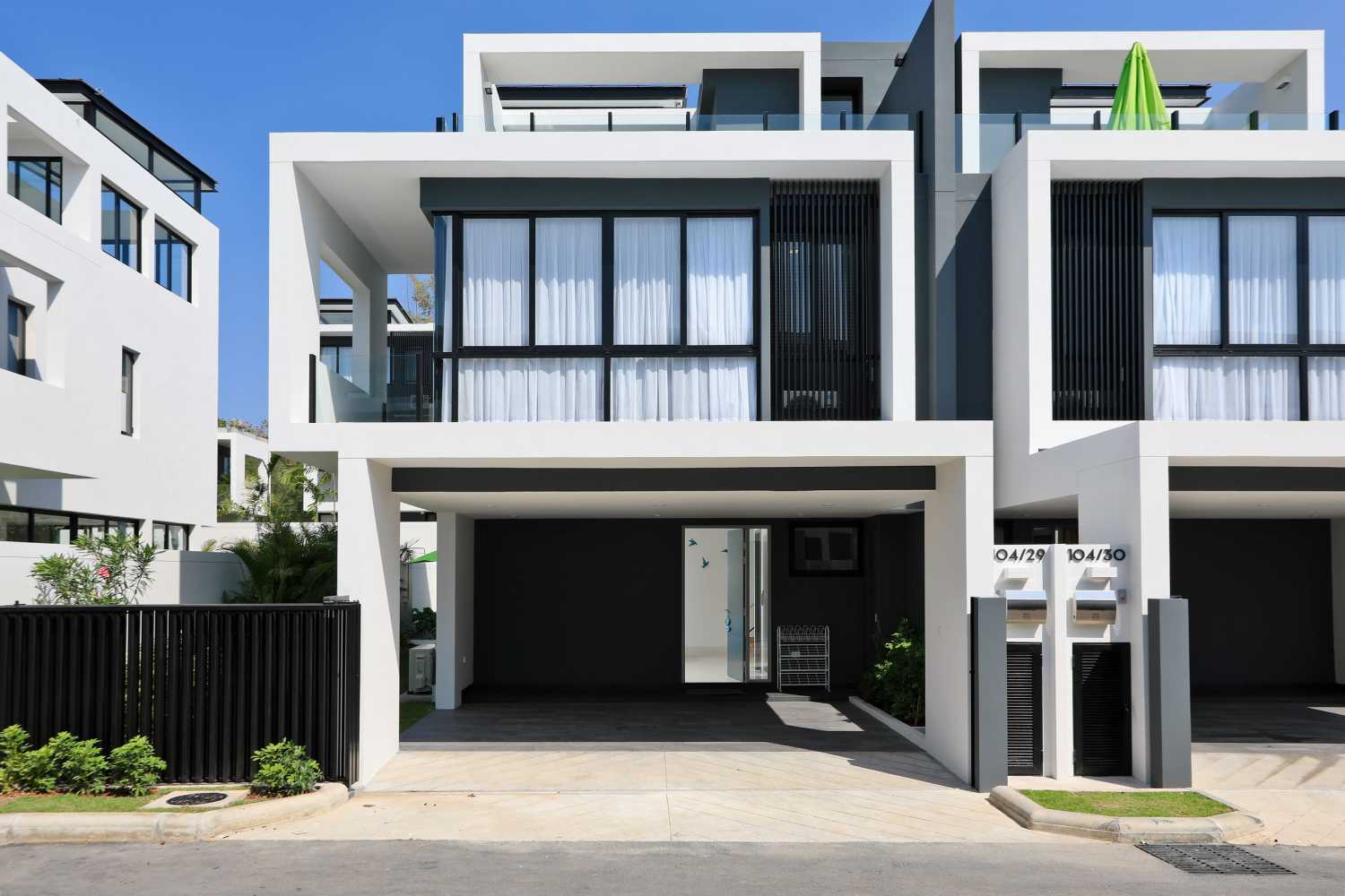 Property image - full photo 2