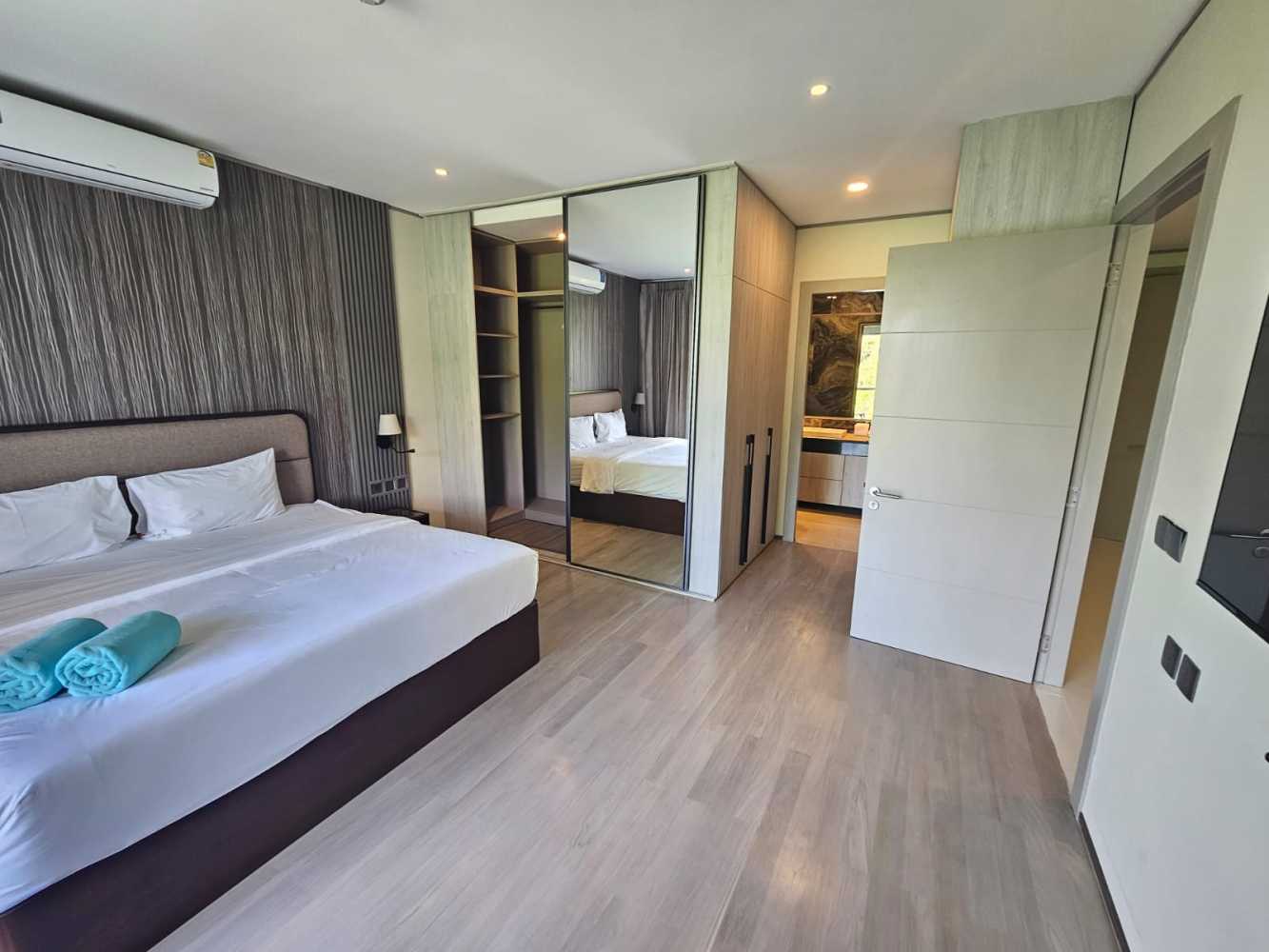 Property image - full photo 10