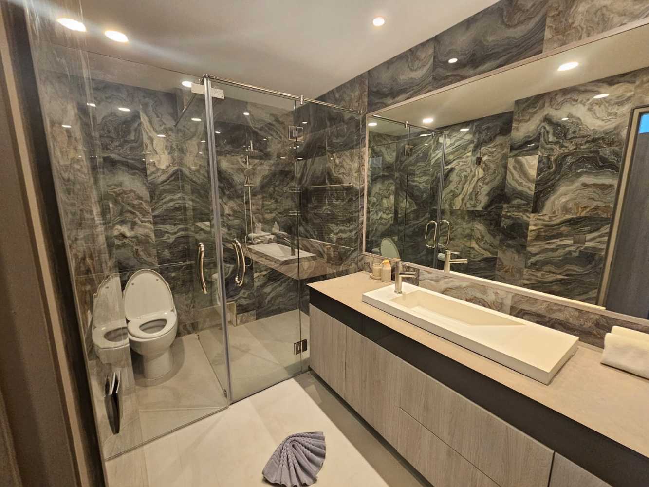 Property image - full photo 12