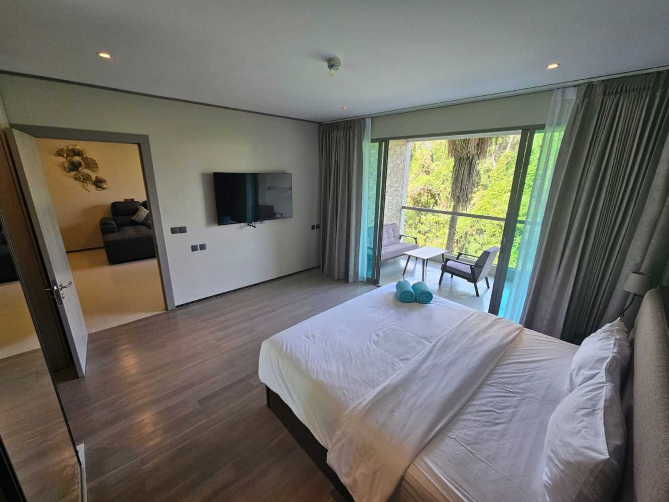 Property image - full photo 11