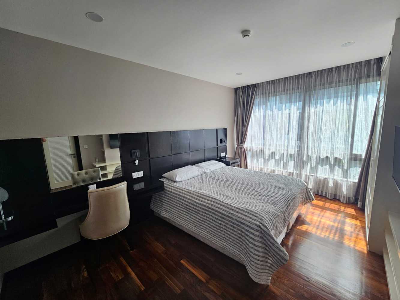 Property image - full photo 8