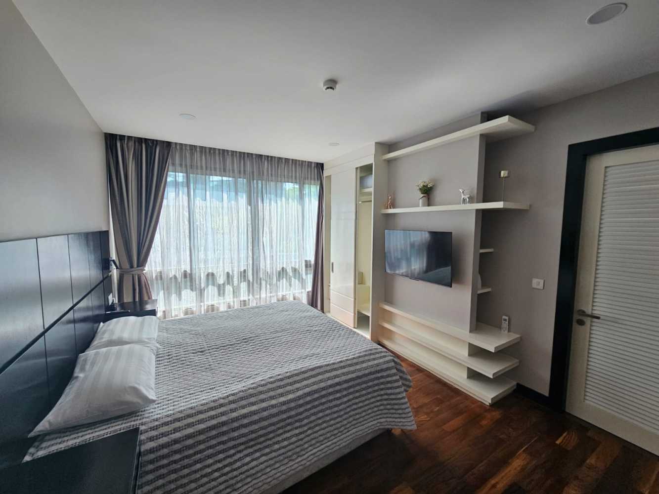 Property image - full photo 11