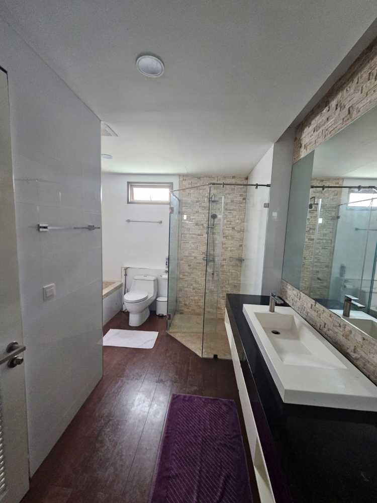 Property image - full photo 10