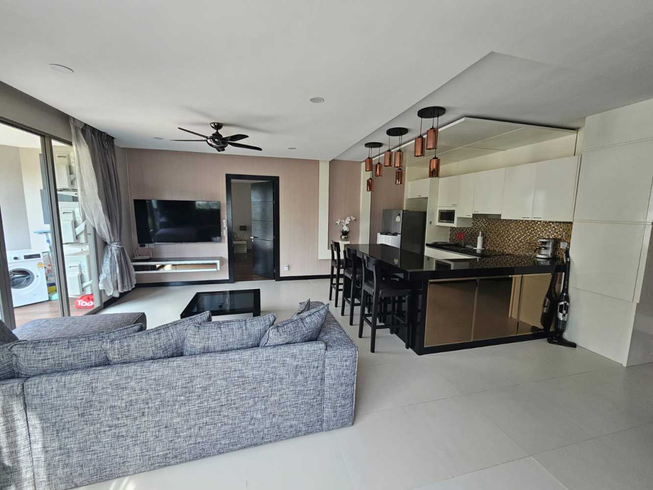 Property image - full photo 3
