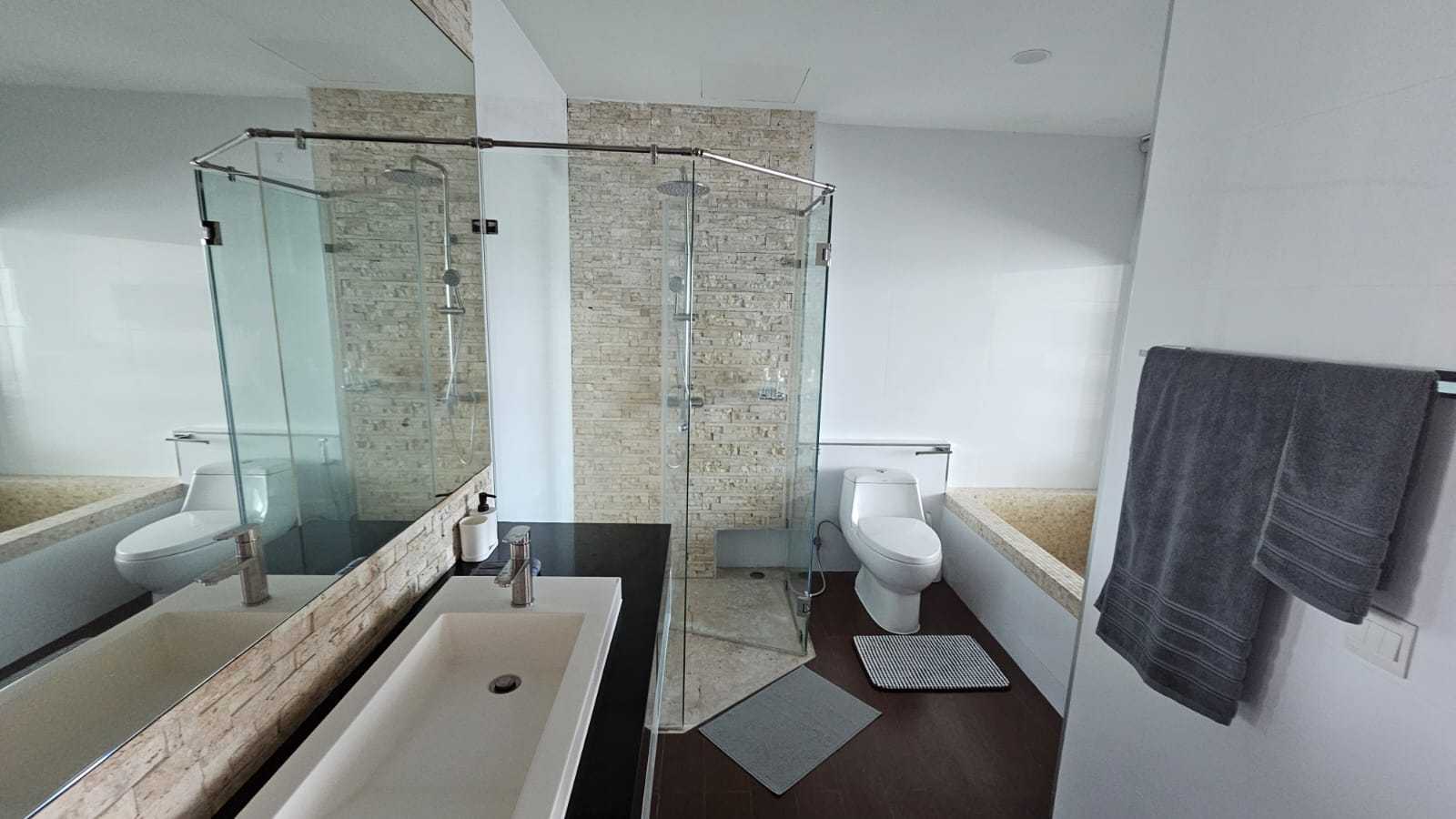 Property image - full photo 12