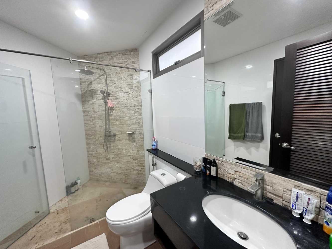 Property image - full photo 11