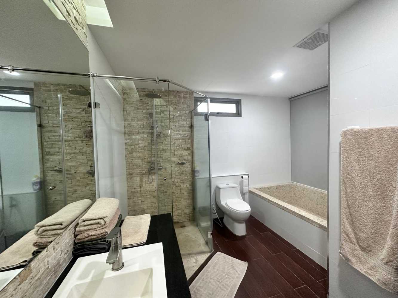 Property image - full photo 10