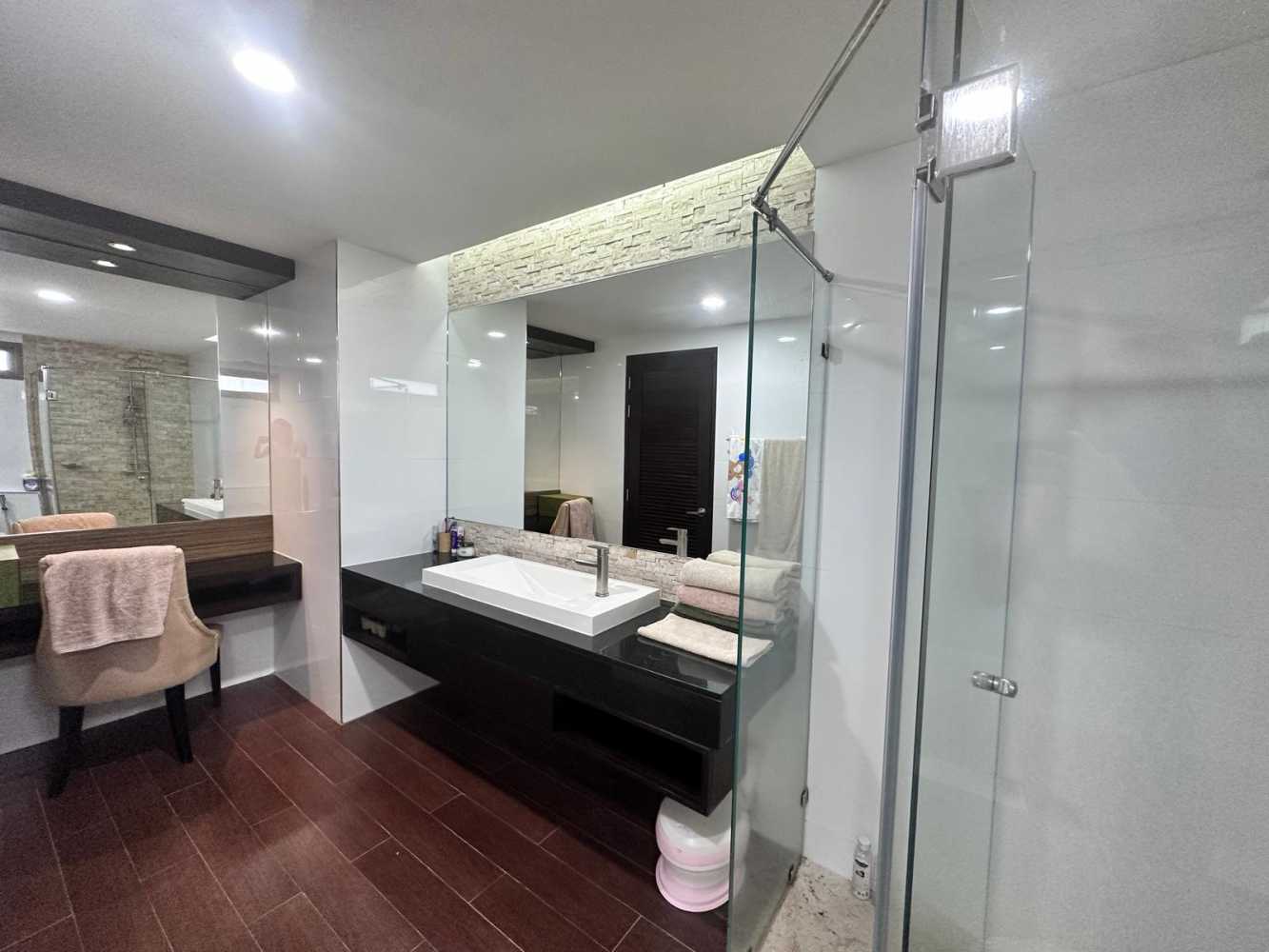 Property image - full photo 9