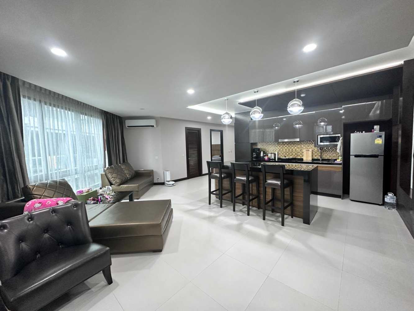 Property image - full photo 3