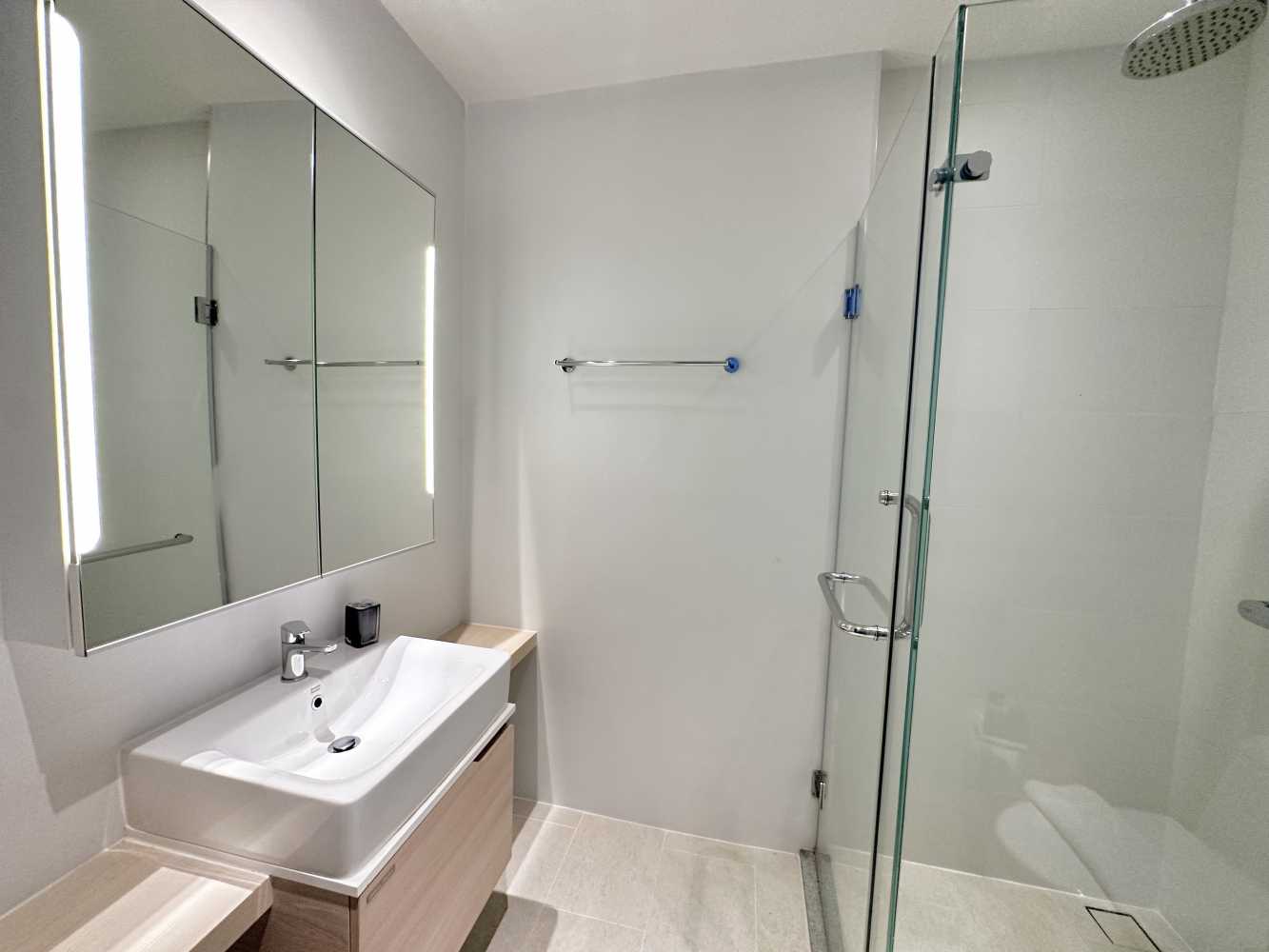Property image - full photo 16
