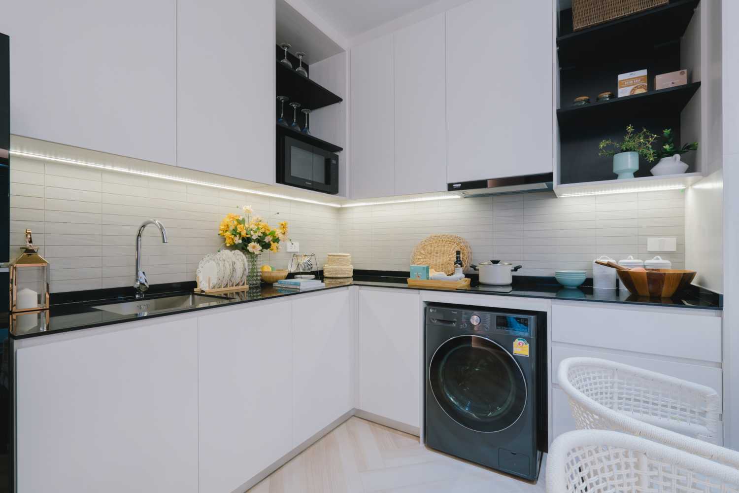 Property image - full photo 3