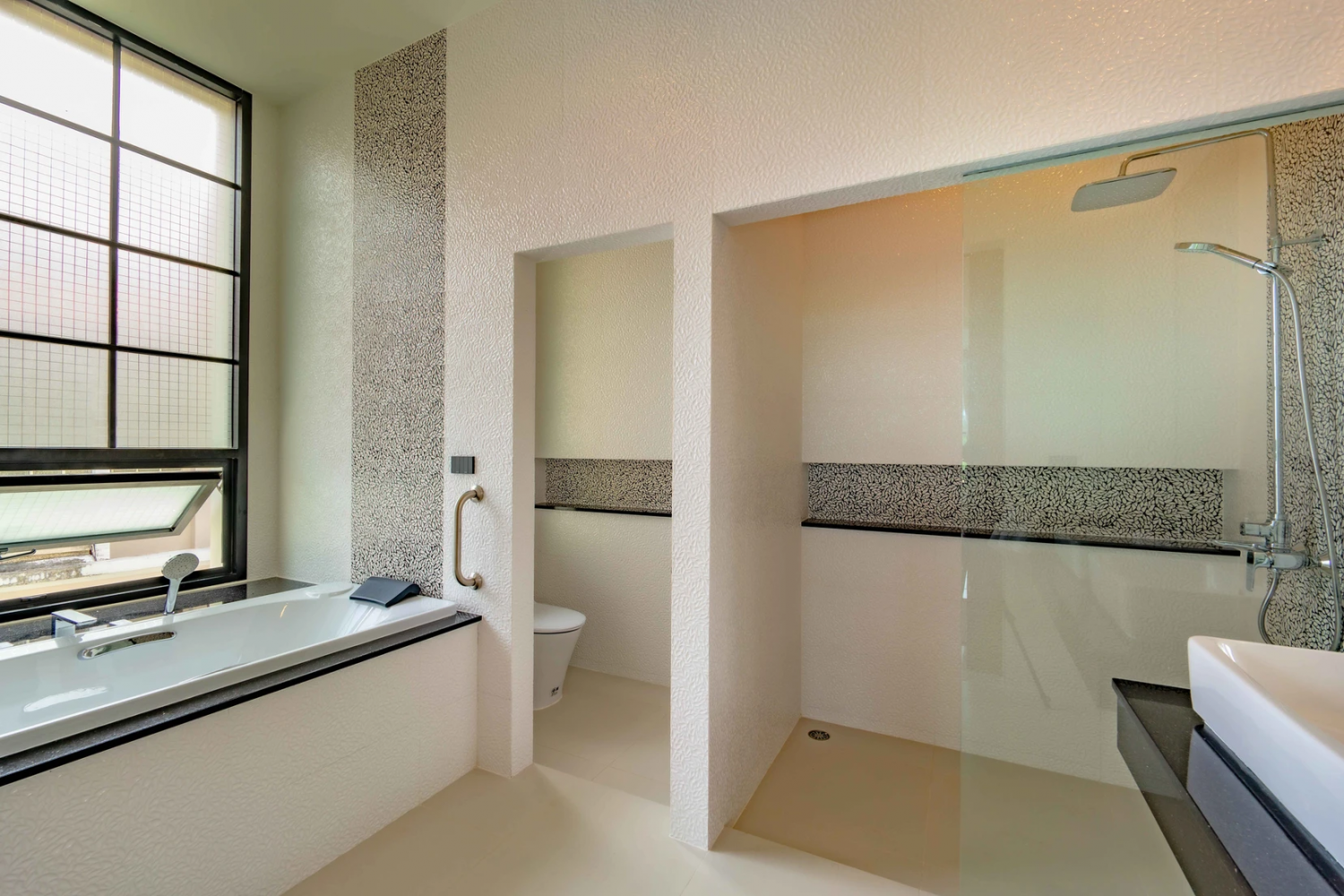 Property image - full photo 10