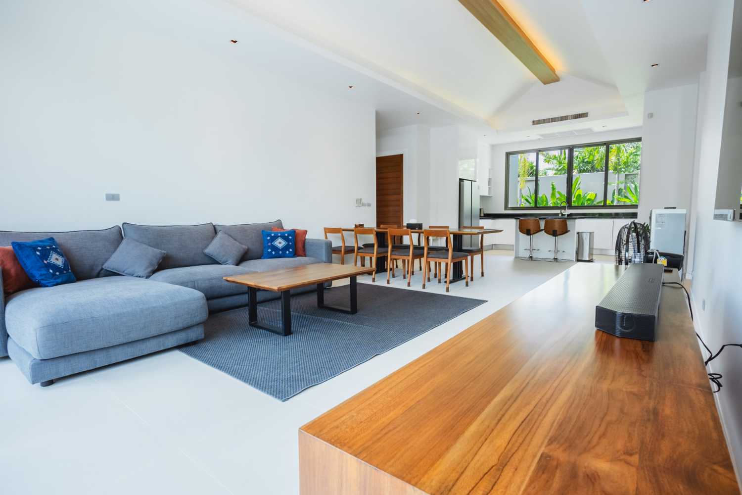 Property image - full photo 2