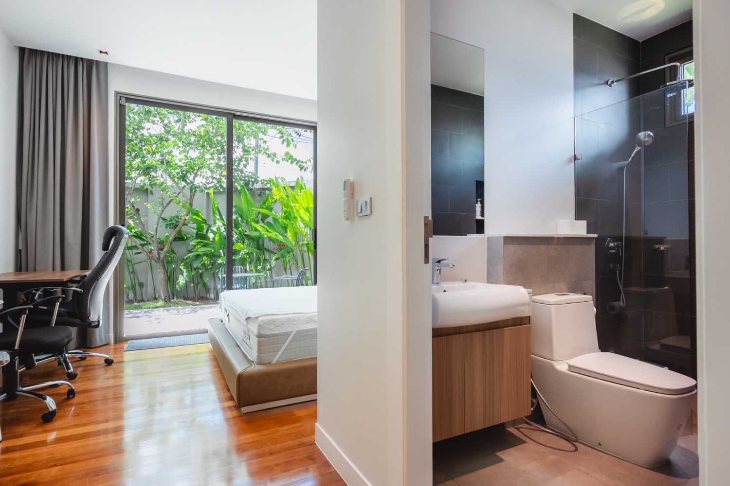 Property image - full photo 12