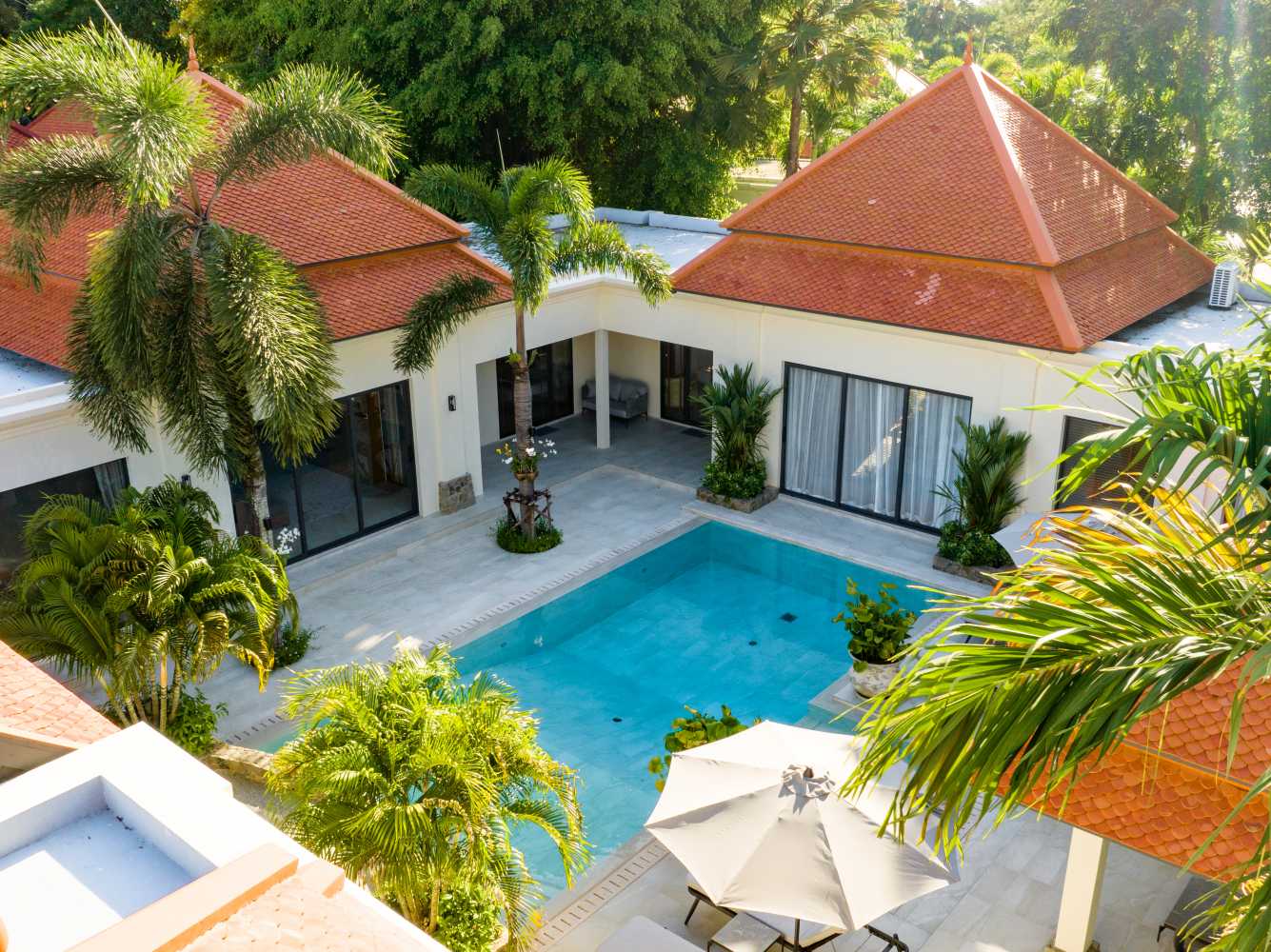 Property image - full photo 2