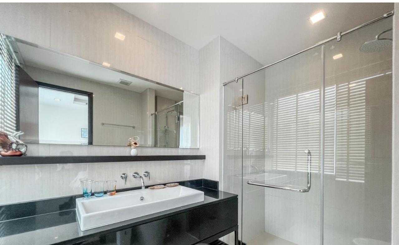 Property image - full photo 13