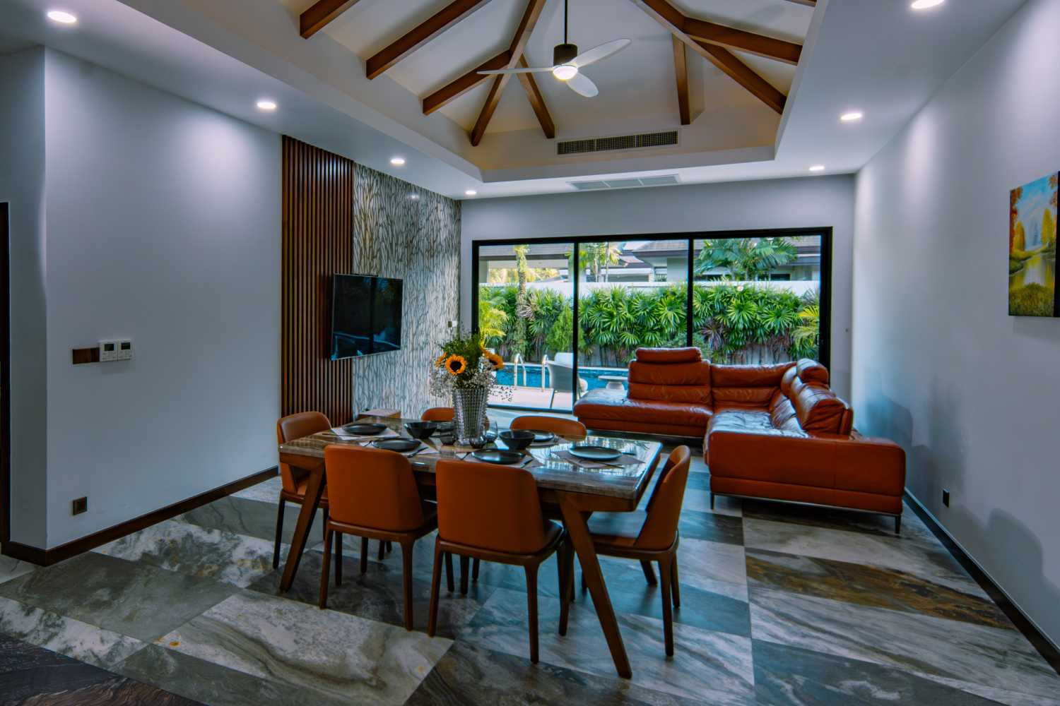 Property image - full photo 2