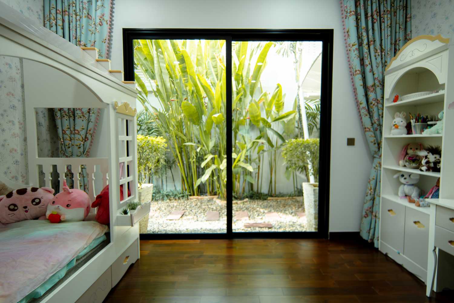 Property image - full photo 10
