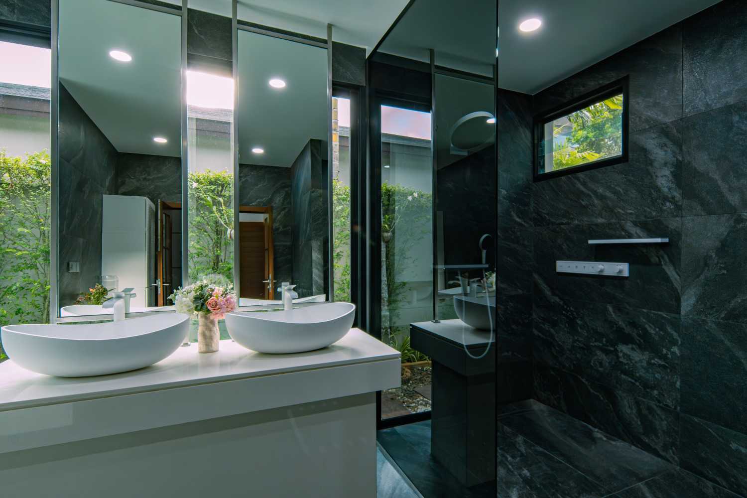 Property image - full photo 37