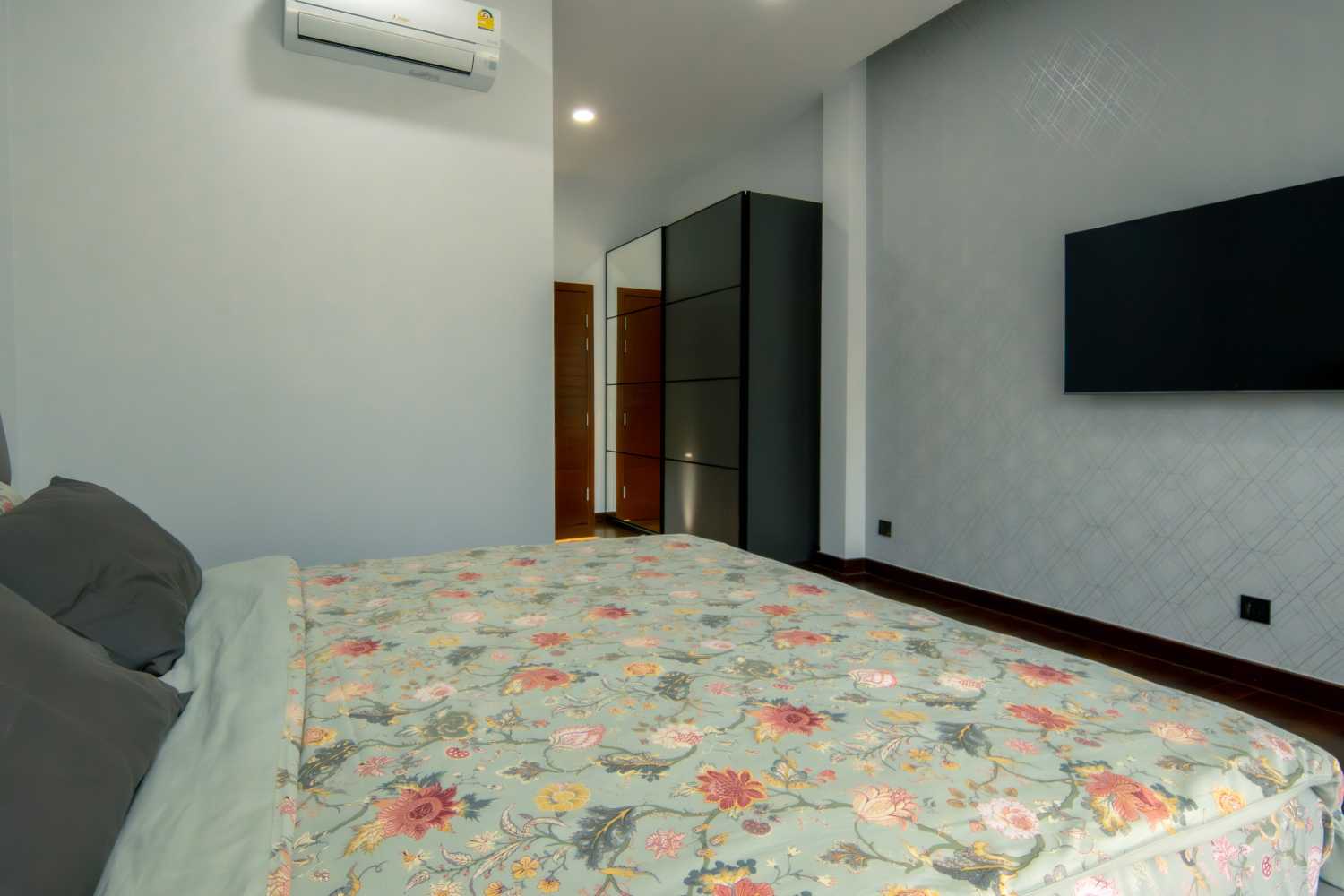 Property image - full photo 25
