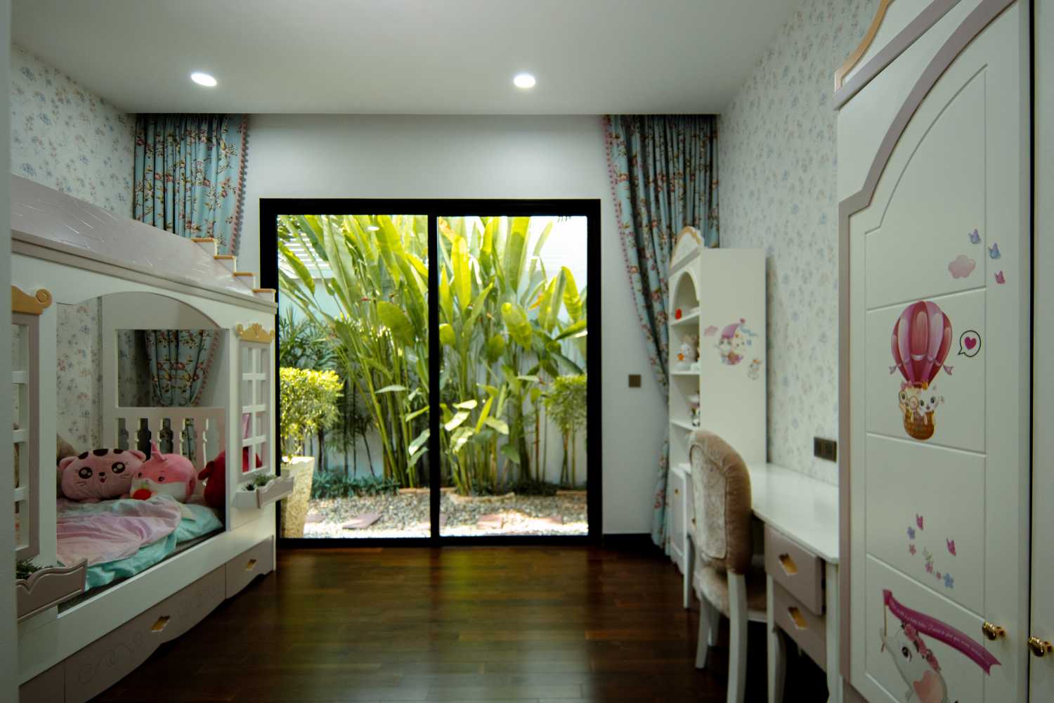 Property image - full photo 12