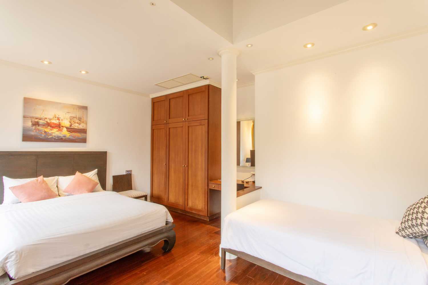 Property image - full photo 12
