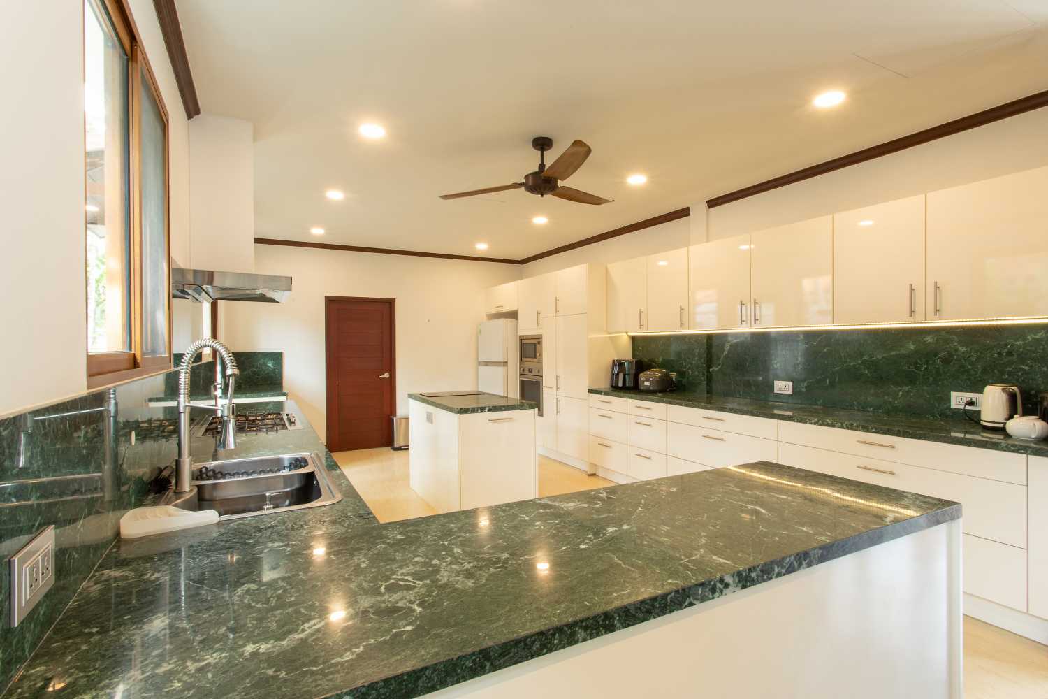 Property image - full photo 5