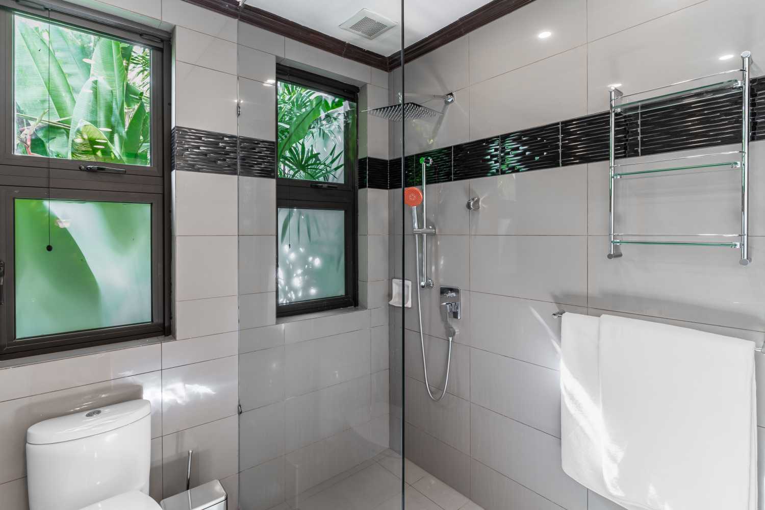 Property image - full photo 9