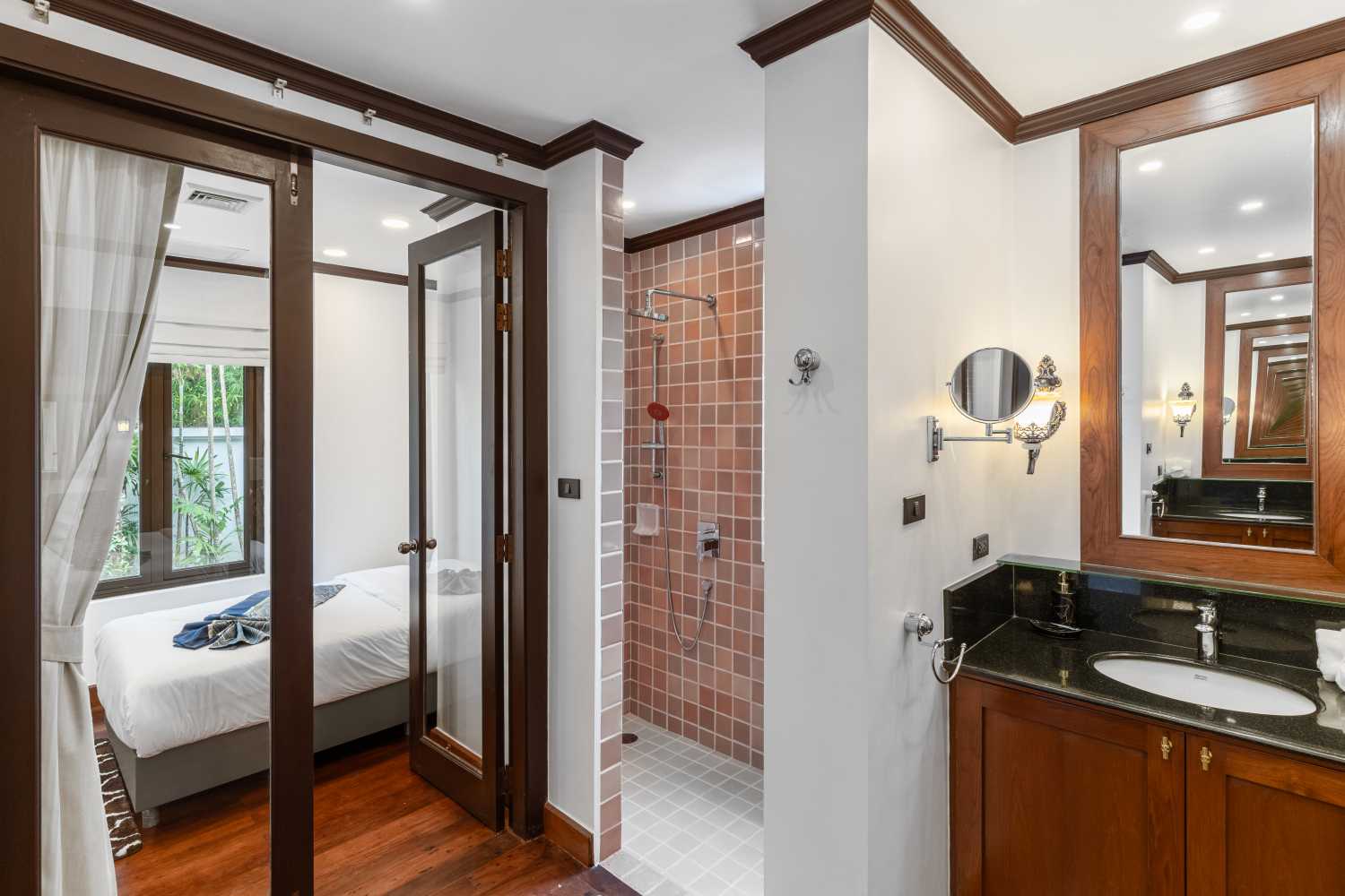 Property image - full photo 12