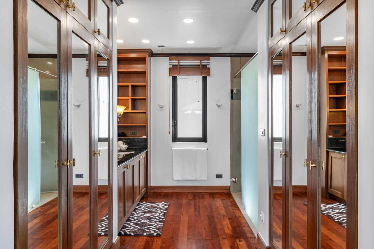 Property image - full photo 11