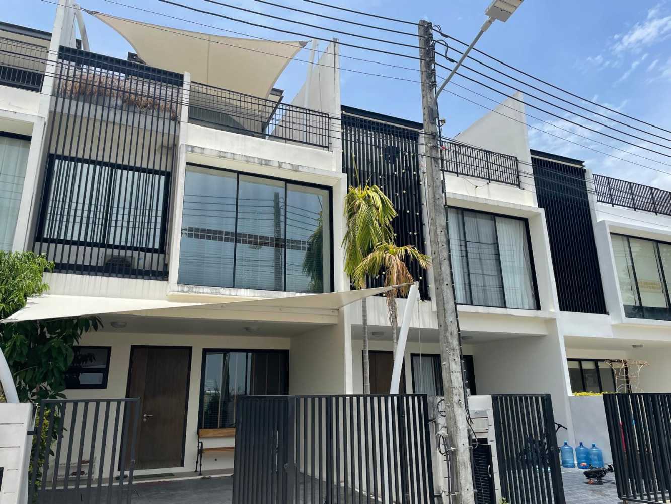 Property image - full photo 1
