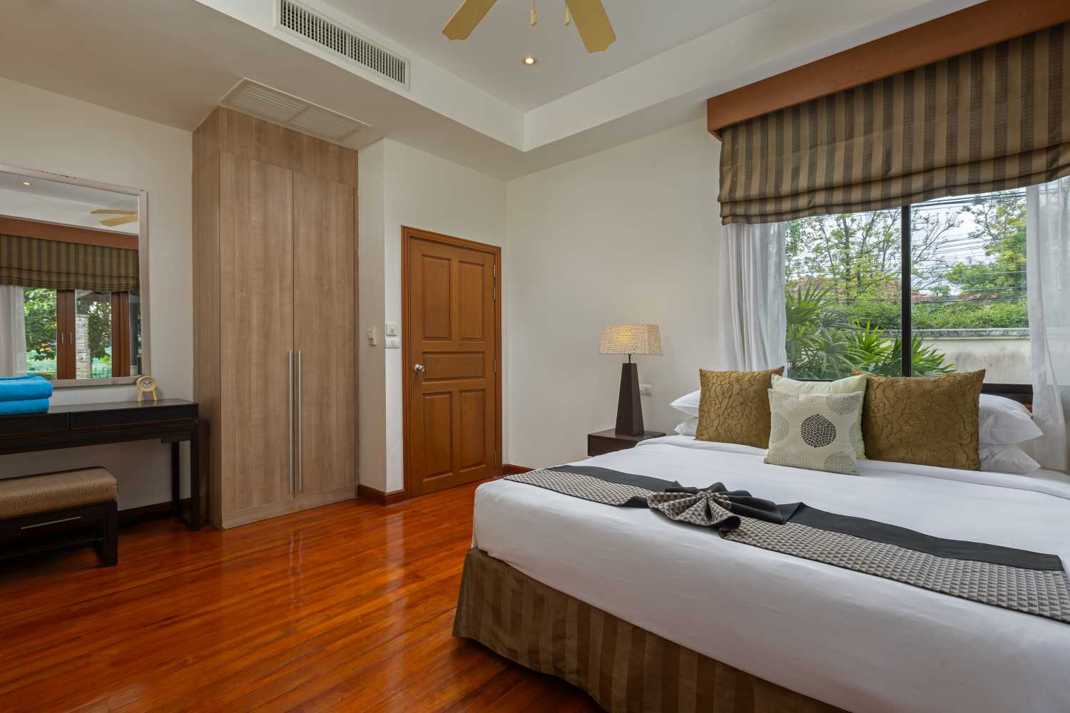 Property image - full photo 13