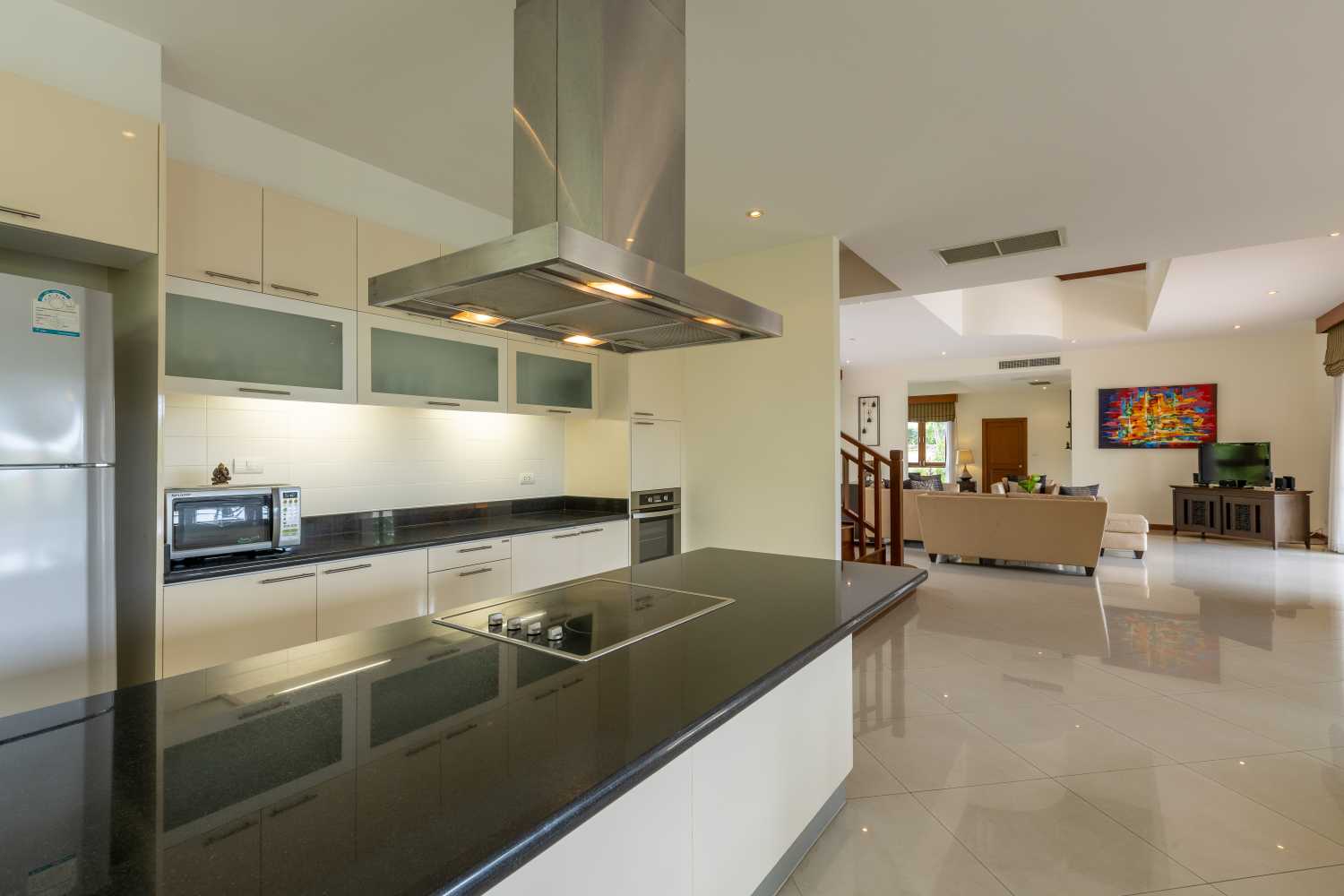 Property image - full photo 10