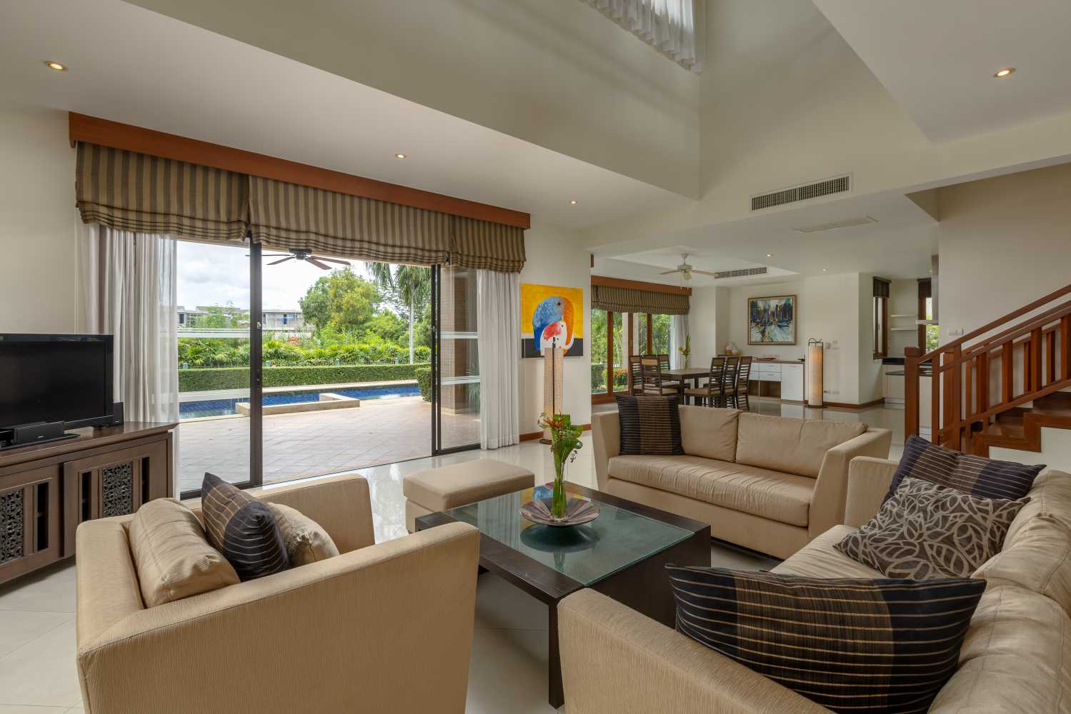 Property image - full photo 4