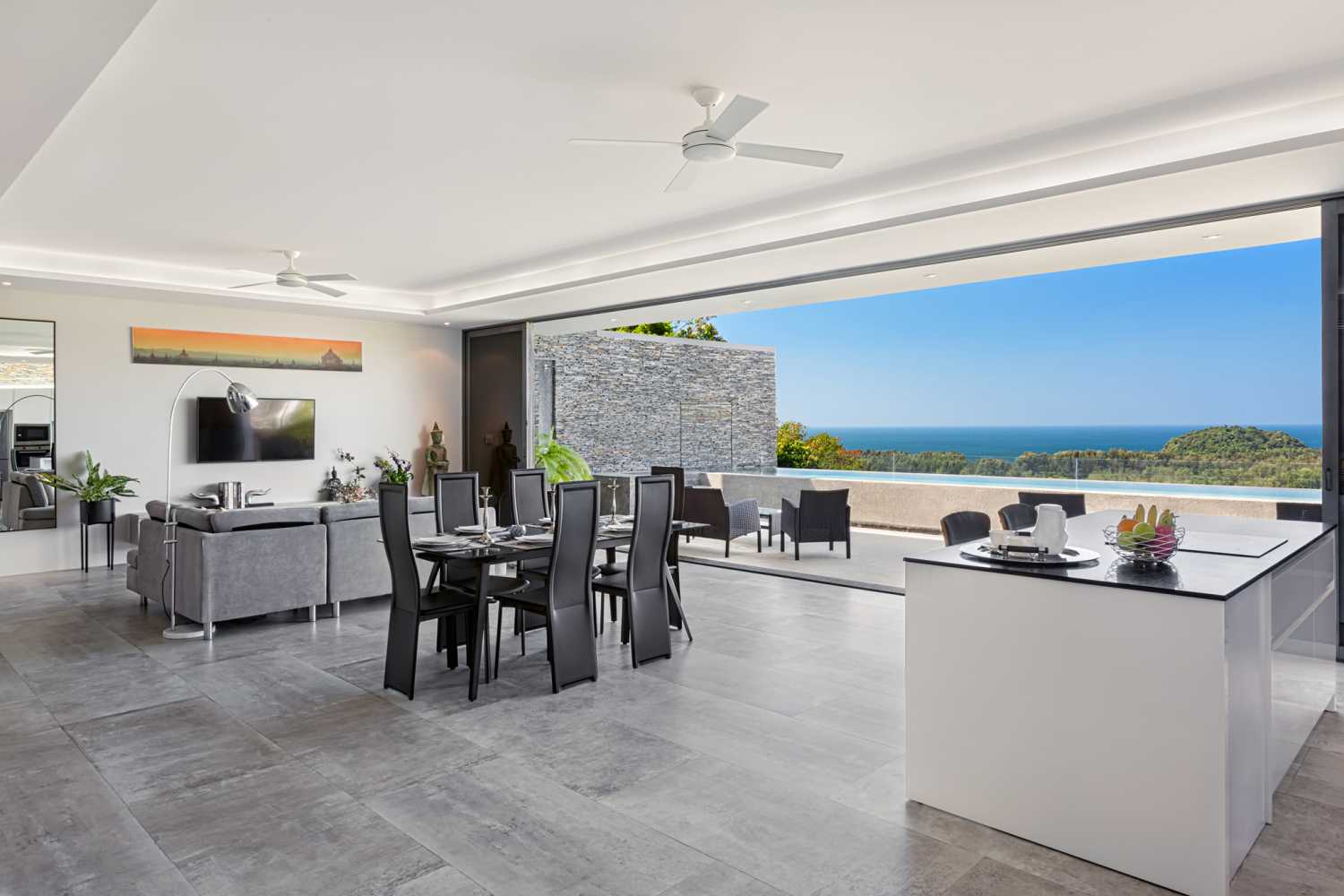 Property image - full photo 3