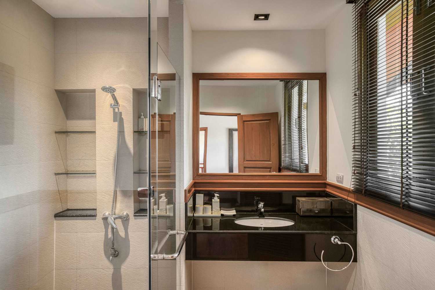 Property image - full photo 40