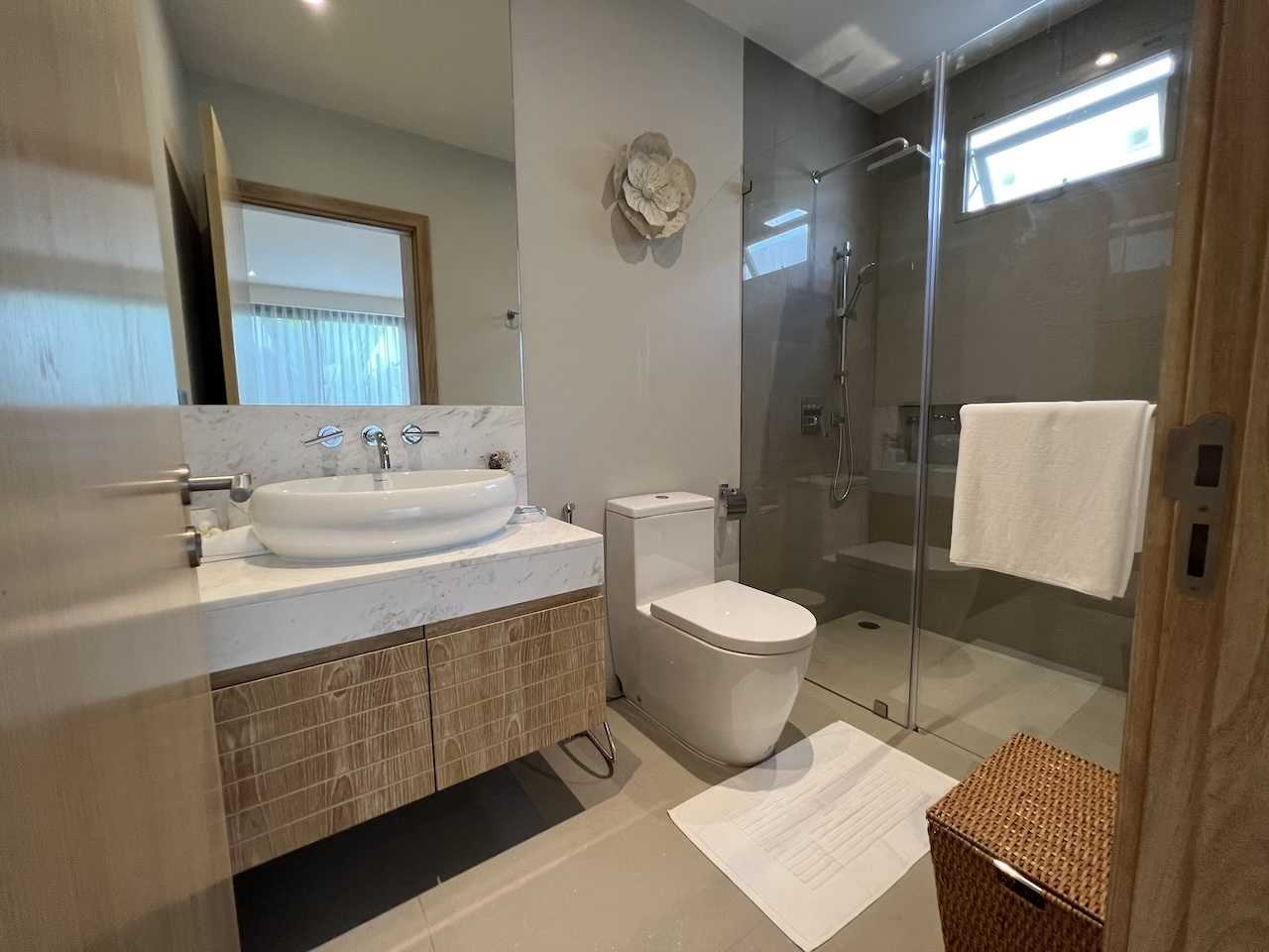 Property image - full photo 12