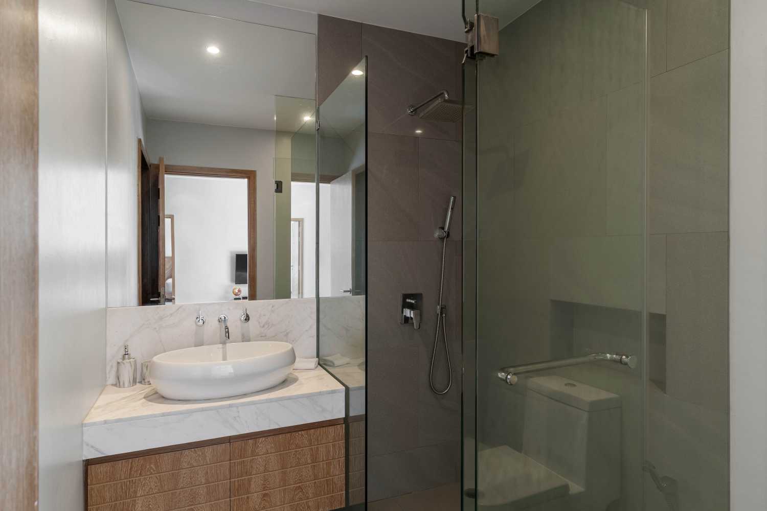 Property image - full photo 7