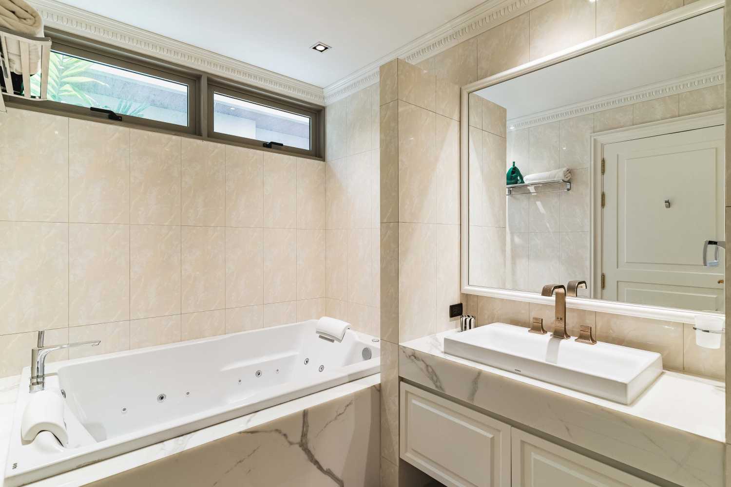 Property image - full photo 16