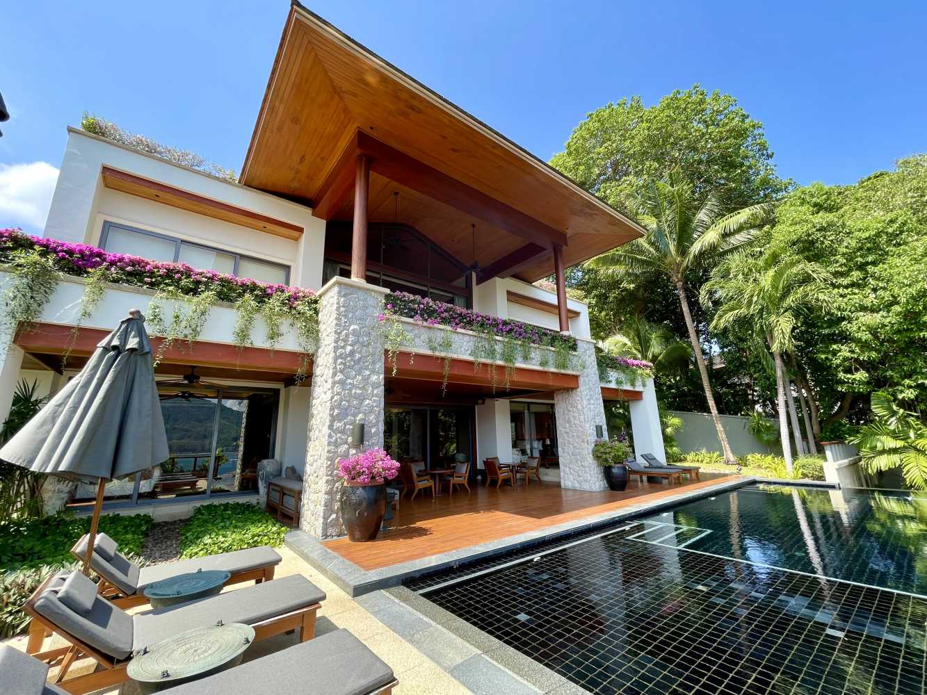 Property image - full photo 2