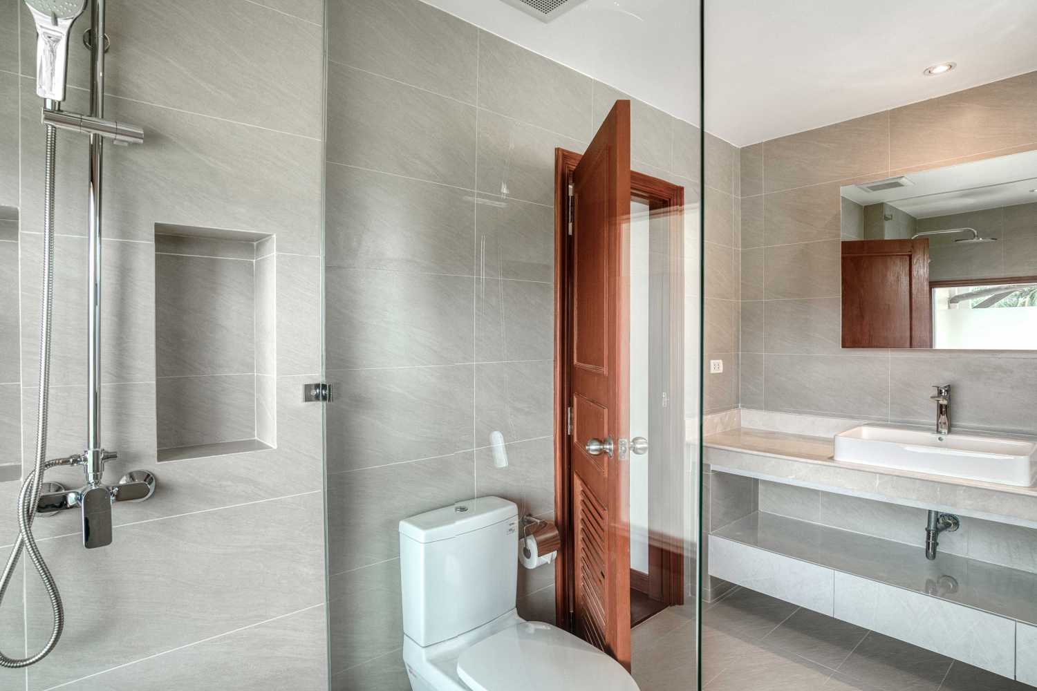 Property image - full photo 15