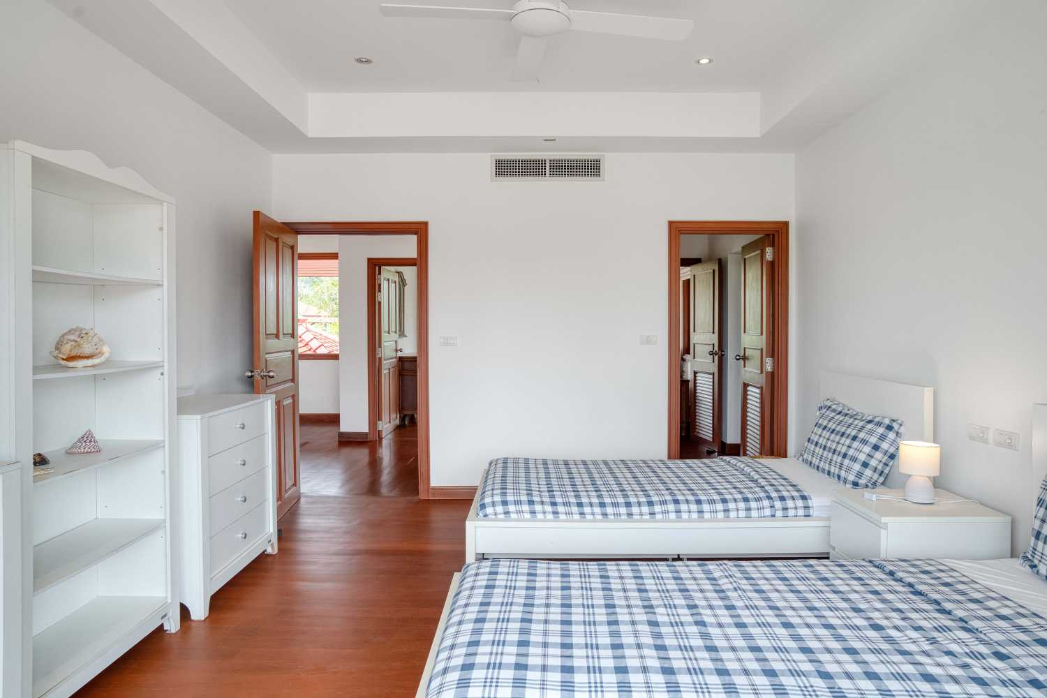 Property image - full photo 16