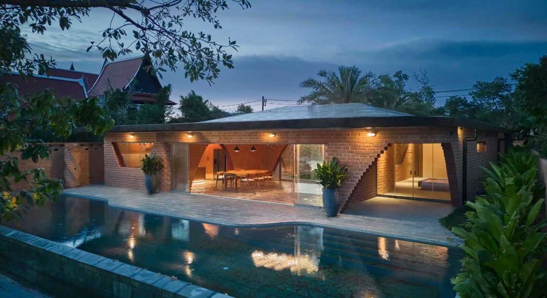 Property image - full photo 2