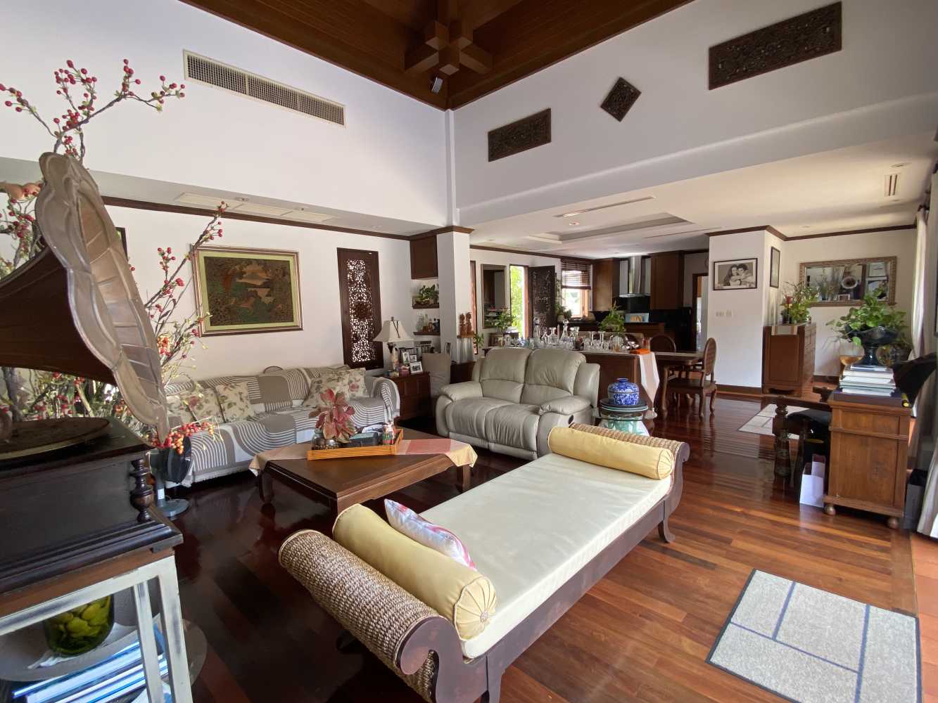 Property image - full photo 6