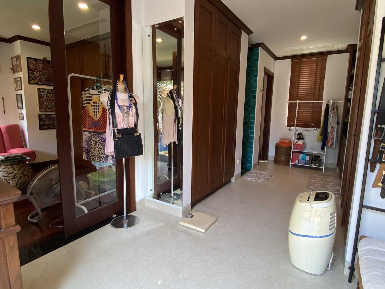 Property image - full photo 11
