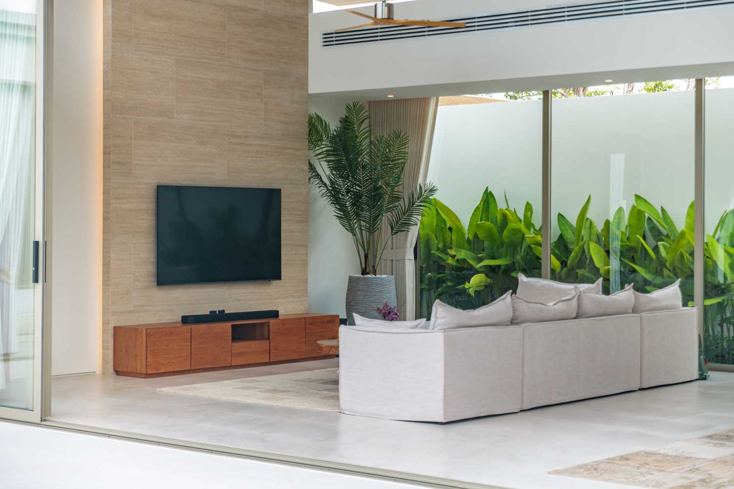 Property image - full photo 8